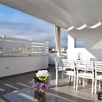 White Terrace 公寓 *